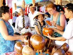Các sản phẩm thủ công mỹ nghệ dừa Bến Tre ngày càng hấp dẫn du khách