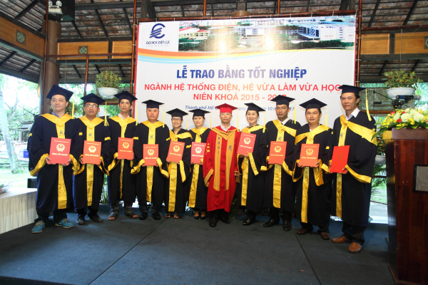 Lễ trao bằng tốt nghiệp - Tổng Công ty Điện lực miền Nam