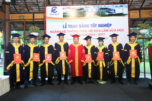 Lễ trao bằng tốt nghiệp - Tổng Công ty Điện lực miền Nam