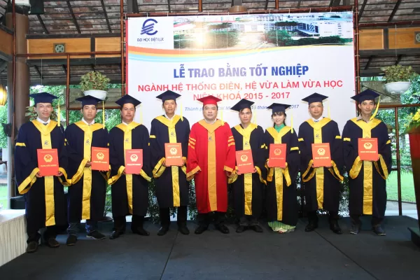 Lễ trao bằng tốt nghiệp - Tổng Công ty Điện lực miền Nam