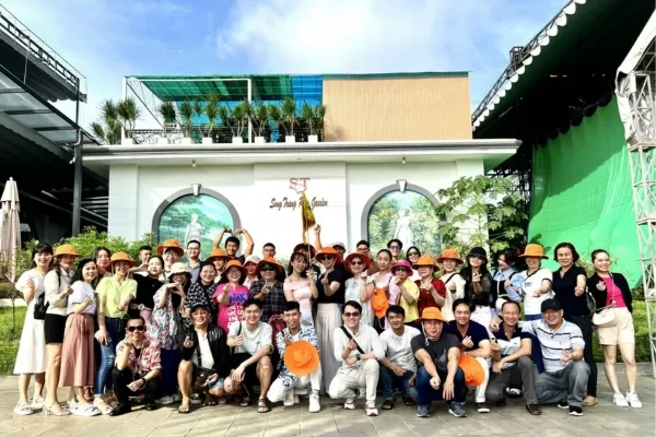 ĐOÀN KHÁCH SẠN EASTIN THAM QUAN HỒ TRÀM - 2024